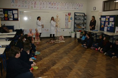 Aula de Anatomia Humana destinada ao 5º ano do Ensino Fundamental aconteceu na manhã desta segunda-feira (26