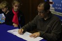 Luís Dill realiza bate-papo e sessão de autógrafos com  alunos do Ensino Fundamental