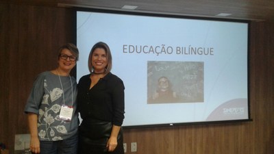 Professora do Colégio participa de capacitação para Educação Bilíngue