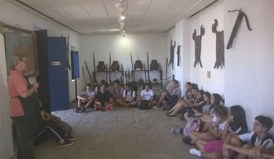 Alunos visitam locais históricos revivendo a história da cidade e produzem documentos para registro