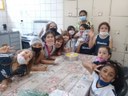 Bolo de milho e tradições brasileiras marcam retorno às aulas presenciais do 1º ano do Fundamental I