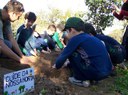Alunos(as) do Centenário colocam a mão na terra e dão início ao projeto Uma horta na escola