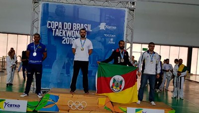 Professor do Colégio é campeão da Copa Brasil de Taekwondo