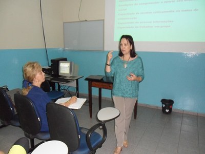 Autora Terezinha Bertin tem encontro com os professores do IAL