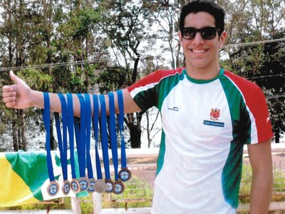 Ex-aluno do IAL conquista seis medalhas em torneio de natação