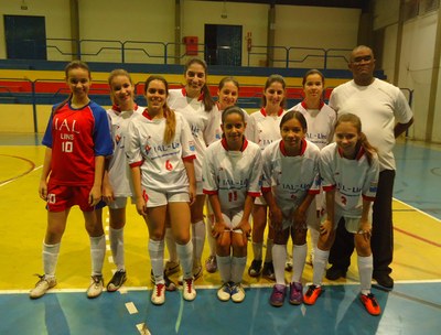 Futsal feminino do IAL vence a primeira rodada nos Jogos Escolares