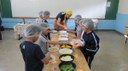 Alunos do 3º ao 5º ano põem a “mão na massa” para fazer pizzas saudáveis