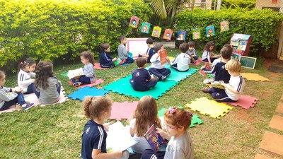 Colégio transforma-se em espaço de leitura no Dia Nacional do Livro Infantil