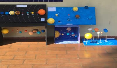 Alunos do 4º ano aprendem sobre Sistema Solar e confeccionam maquetes