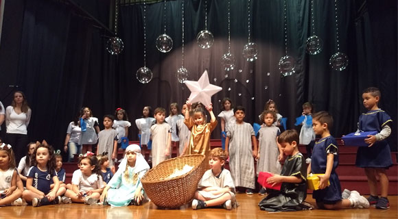 Alunos da educação infantil apresentam Cantata de Natal —