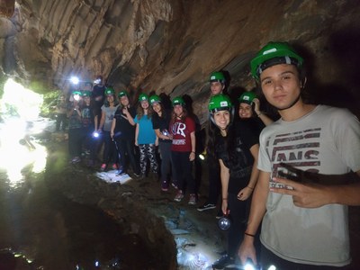 Alunos do Ensino Médio exploram cavernas e trilhas em atividade interdisciplinar