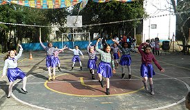 A festa teve muita brincadeira, ampla praça de alimentação e apresentação de dança